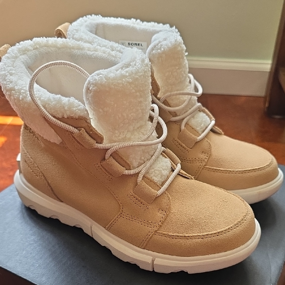Sorel Tan and White Cozy Boots, Womens 7